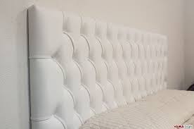 Una tendenza negli ultimi anni è quella di mettere il letto al centro della stanza. Letto In Pelle Aswan Vama Divani