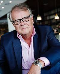 Möts av det sorgliga beskedet att Lasse Berghagen har gått bort.  ”Teddybjörnen Fredriksson”, ”En kväll i juni”, Allsång på Skansen, och  mycket mycket mer. Tack för allt Lasse. Jag och många svenskar