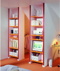 Bild Regaldetail Left So Wird Die Dachschrage Voll Ausgenutzt Ein Abgetrennter Raum Schrank Dachschrage Kleiderschrank Fur Dachschrage Dachschrage Einrichten