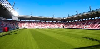 The stadium is able to hold 17,000 people. Lelegzetelallito Video A Dvtk Stadionrol Boon