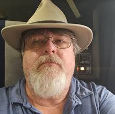 How to prevent camper rollback when unhitching from a truck?