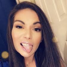 Virginia Kellum's Instagram, Twitter & Facebook