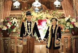 Pakaian adat untuk kaum menengah. Motif Batik Untuk Pengantin Jawa Weddingku Com