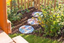 Sie sind wie auch der weg ein wichtiger bestandteil, der auch optisch nicht. Diy Mosaik Gehwegplatten Fur Den Garten Hausbau Garten Diy Inspirationen Baby Kind Und Meer
