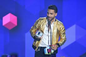 Ya no sé que hacer no sé con cual quedarme todas saben en la cama maltratarme me tienen bien, de sex. Meet The 22 Year Old Flipping Maluma Lyrics Into Dank Feminist Memes