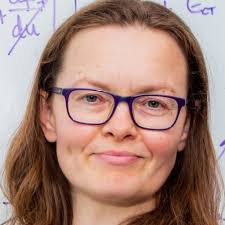 Catherine Bishop's Instagram, Twitter & Facebook