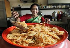 Masukkan tepung beras, aduk rata hingga tidak ada tepung yang menggerindil. Sempena Deepavali Apa Kata Cuba Buat Sendiri Muruku Resipi Mstar