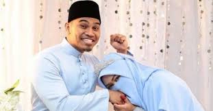 Siapa saya sayalah bila arief berada di satu majlis bersama ustaz wadi anuar di madrasah darul atiq. Saya Jemu Muak Belum Setahun Kahwin Hana Azraa Dedah Jodoh Tak Panjang Erin Sakura News