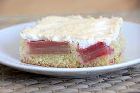 Pro eiweiß braucht man etwa 50 gramm zucker.am besten ist immer puderzucker. Rhabarberkuchen Mit Eischnee Baiser Rezept Joinmygift Blog