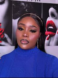 The Ultimate Guide for a Flawless Makeup Look for Dark Skin Woman