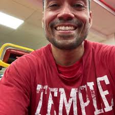 Portable pickleball court lighting setup for nighttime play