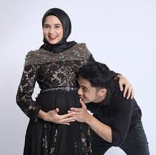 Check spelling or type a new query. Inspirasi Foto Hamil Tanpa Harus Pamer Perut Dari 7 Artis Berhijab