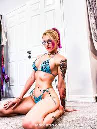 The Sub Next Door Pictures and Videos & similar of @queenofhearts fancentro  profile - EroThots