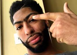 Ảo thuật cạo lông mày của Anthony Davis cho nhiều fan ăn vố lừa