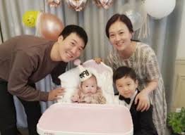 아나운서란 번듯한 이미지에 시댁 부모 좋고 애들 잘봐주고 본인 하고 싶은거 (장윤정, 도경완). ìž¥ìœ¤ì • ë„ê²½ì™„ ì´í˜¼