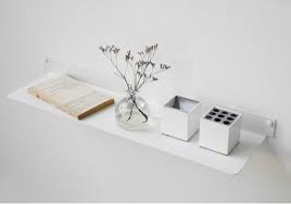 Les tangentes hyperboliques cherchées sont les traces sur le disque de poincaré. L Etagere Design Murale Le Rangement Sans Encombrement