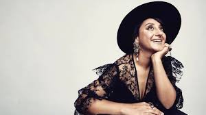 Güldür Güldürün Naimesi Ecem Erkekin Söylediği Şarkılara Hayran  Kalacaksınız!