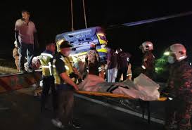 Mangsa maut selepas terperangkap dalam kereta honda city yang dipandunya. Identiti Bapa Dua Anak Maut Kemalangan Treler Terbabas Dikenal Pasti Astro Awani