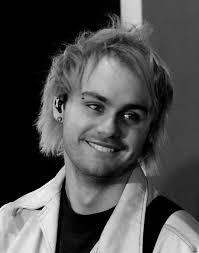 Blushingluke Michael Clifford Micheal Clifford 1d And 5sos