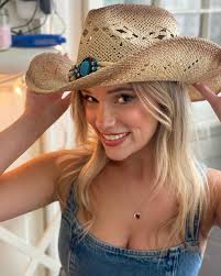 Grace Lowe's Instagram, Twitter & Facebook