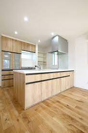 無垢フローリングとも相性が良い木目調キッチン アレスタ 新築 キッチン キッチン 背面収納