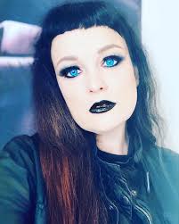 That rating, from almost 400 reviews in under a week since release? ❤️❤️❤️  Thank you to everyone who has already read it and loved it and took the  time to rate it.