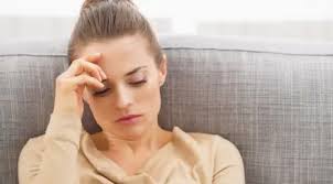 Gejala itu bisa terjadi karena berbagai alasan seperti stres, kurang tidur, kurangnya gizi dan postur duduk yang salah. 5 Cara Mengatasi Sakit Kepala Ringan Yang Mendadak Beauty Fimela Com