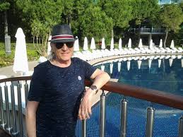 Acum, cântărețul se află sub atenta fosta soție a lui mihai constantinescu a făcut un apel către toate persoanele care îl cunosc și îl îndrăgesc pe marele artist de muzică ușoară. Ce Se IntamplÄƒ Cu Mihai Constantinescu DupÄƒ 44 De Zile De ComÄƒ AnunÈ›ul Medicilor Stiri Mondene