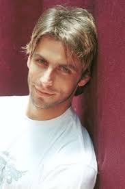 Henri castelli (são bernardo do campo, february 10, 1978) is a brazilian television and theatre actor and model. Henri Castelli Image