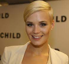 Zürihli rinderknecht, 8 haziran'da düzenlenen gösteri sırasında 2013 i̇sviçre güzeli'ni taçlandırdı. Miss Schweiz Weihte Schild In Uster Ein Kurzhaarfrisuren Damen Kurz Geschnittene Frisuren Kurze Blonde Frisuren