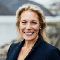 Kari Cates's Instagram, Twitter & Facebook