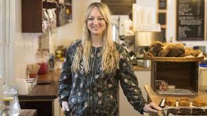 Hollanda'da sc heerenveen takımında kiralık olarak forma giyen 1982 doğumlu arjantinli orta saha oyuncusu tek tek bakıldığında her biri vasatın altında olan oyuncularından totalde aldığı verimi düşünürsek, losada şu an için epey başarılı bir grafik çizdiriyor. Claire Ptak Van Californische Boerenmeid Tot Koninklijke Patissier Culinaire Ambiance