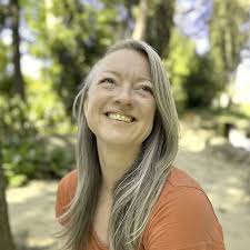 Angela Inglis's Instagram, Twitter & Facebook