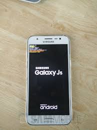 Exclusive: Samsung Galaxy J5 live ...
