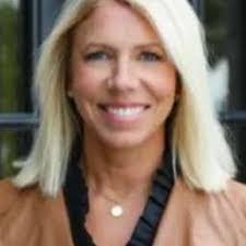 Jennifer Dirksen's Instagram, Twitter & Facebook