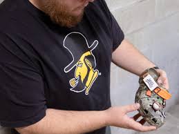 Luke combs is an american country music songwriter and singer. Luke Combs Camouflage Crocs Is Google S Top Trending Shoe Of 2019