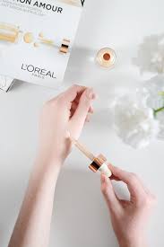 Review Strahlender Sommerteint Mit Den L Oreal Paris Glow Mon Amour Highlighting Drops Hauttypen Flat Lay Fotografie Beauty