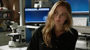 She was born in kansas but grew up in mamaroneck, new york. Ncis Season 18 Spoilers What Lies Ahead On Emily Wickersham S Ellie Bishop