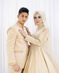 Baju dulang girls warna pastel dah beli yang ready made (siap dipakai), tapi kami terpaksa beli kain warna jadi, kami tempah kain warna pastel untuk dulang boys. 30 Model Gaun Pengantin Muslimah Syar I Elegan Modern Bergaya