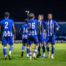 UMA M&Atilde;O NA TA&Ccedil;A! ✋🏆 O Ava&iacute; ATROPELOU a Chapecoense na Ressacada e pode  perder por at&eacute; DOIS GOLS DE DIFEREN&Ccedil;A na Arena Cond&aacute; que vencer&aacute; a primeira  #CopaSulSudeste da hist&oacute;ria! TEM