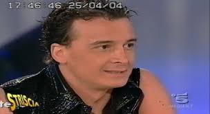 Guido crosetto, coordinatore nazionale di fratelli d'italia, forse un po' frustrato dall'imprevista attesa in piedi dietro le telecamere di. Striscia La Notizia Buona Domenica Casalino Vs Tina Cipollari Facebook