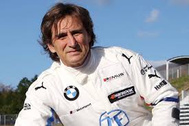 Sono emerse novità riguardo l'incidente di zanardi, il legale del campione paralimpico ha parlato di un video che inchioderebbe il camionista. Pubblicato Il Video Dell Incidente Di Zanardi Ecco Gli Attimi Del Dramma
