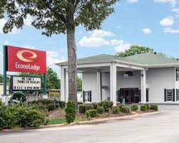 Golf hotels in eufaula offer lodging and convenient access to a golf course. Econo Lodge Hotel In Eufaula Al Near Lake Eufaula