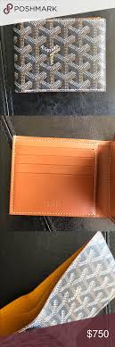 The holder has brown leather card slots on either side and a compartment in the middle for maximum convenience. Goyard Victoire Wallet Wallet Goyard Key Card Holder