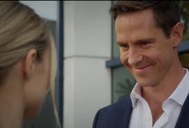 En fait, futée et courageuse, la jeune fille s'emploie à résoudre les mystères les plus enfouis que cache la petite communauté de neptune. Veronica Mars Logan In Season 4 Finale Jason Dohring Tvline