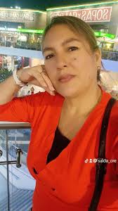 Vive tu vida de tal manera que siempre tengas las puertas abiertas en todas  partes, que siempre tengas a alguien a quien encuentres en la calle y te  salude con una sonrisa