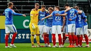 Klickt euch einfach mal rein und wir freuen uns, wenn euch das neue trikot auch. Holstein Kiel Boygroup Vor Der Bundesliga Premiere Ndr De Sport Fussball