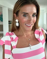 This dress needs a tropical vacay 🌴 ...bows AND pockets🙌🏼 #orangebeach  #orangebeachal #orangebeachalabama #bows #pinkaesthetic #girlygirl  #vacationvibes #gulfshores #gulfshoresalabama #gulfshoresbeach  #loweralabama #gulfcoast #gulfcoastlife ...