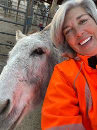 Suzanne Velasquez's Instagram, Twitter & Facebook