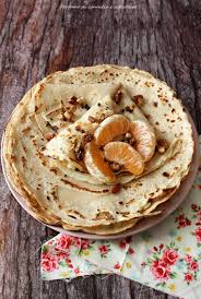 Usando una spatolina più sottile possiamo evitare che le crepes si rompano mentre cerchiamo di staccarle dal fondo della padella per girarle dall'altra parte. Crepes Senza Uova E Tanti Auguri Al Blog Profumo Di Cannella E Cioccolato